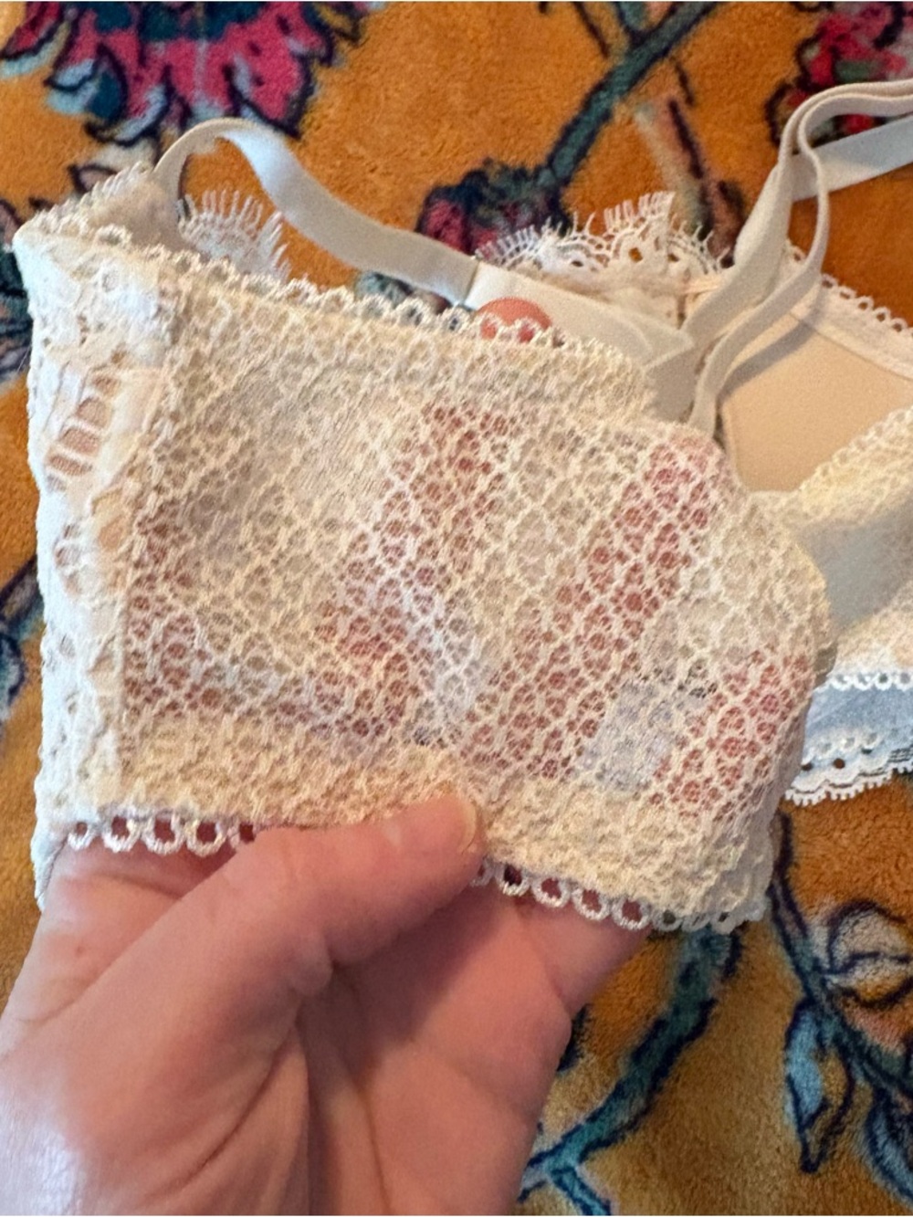 Victoria's Secret White Lace Bra - Picture 9 of 9